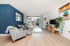 Modern 2 Bedroom Flat in East London